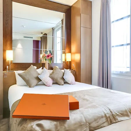 Elysées, An Ihg 4* Parigi